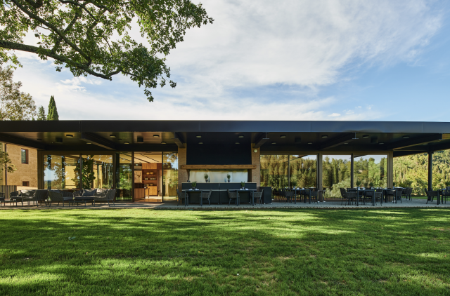 The country clubhouse 