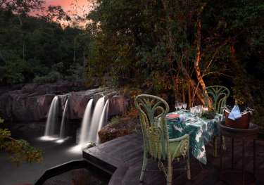 20190608 shinta mani wild waterfall dining 1920x1280.