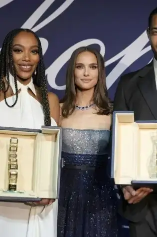 Naomie ackie natalie portman daryl mccormack 2 1024x683.