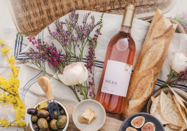 Rose wine picnic basket.