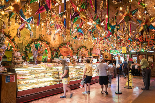 Vibrant mexican influenced cafe 