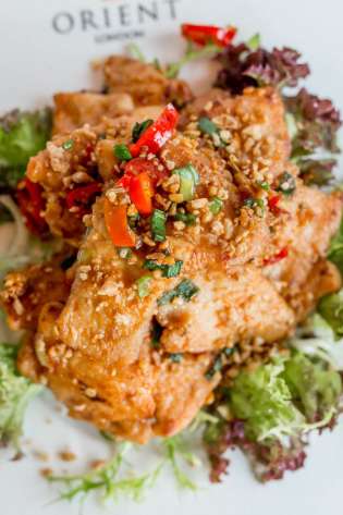 Fried chicken with garlic and chili on lettuce with 