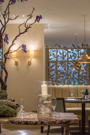 Careys manor senspa new forest restaurant.