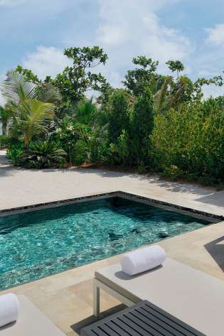 Almarjanbeachfront_chalet.
