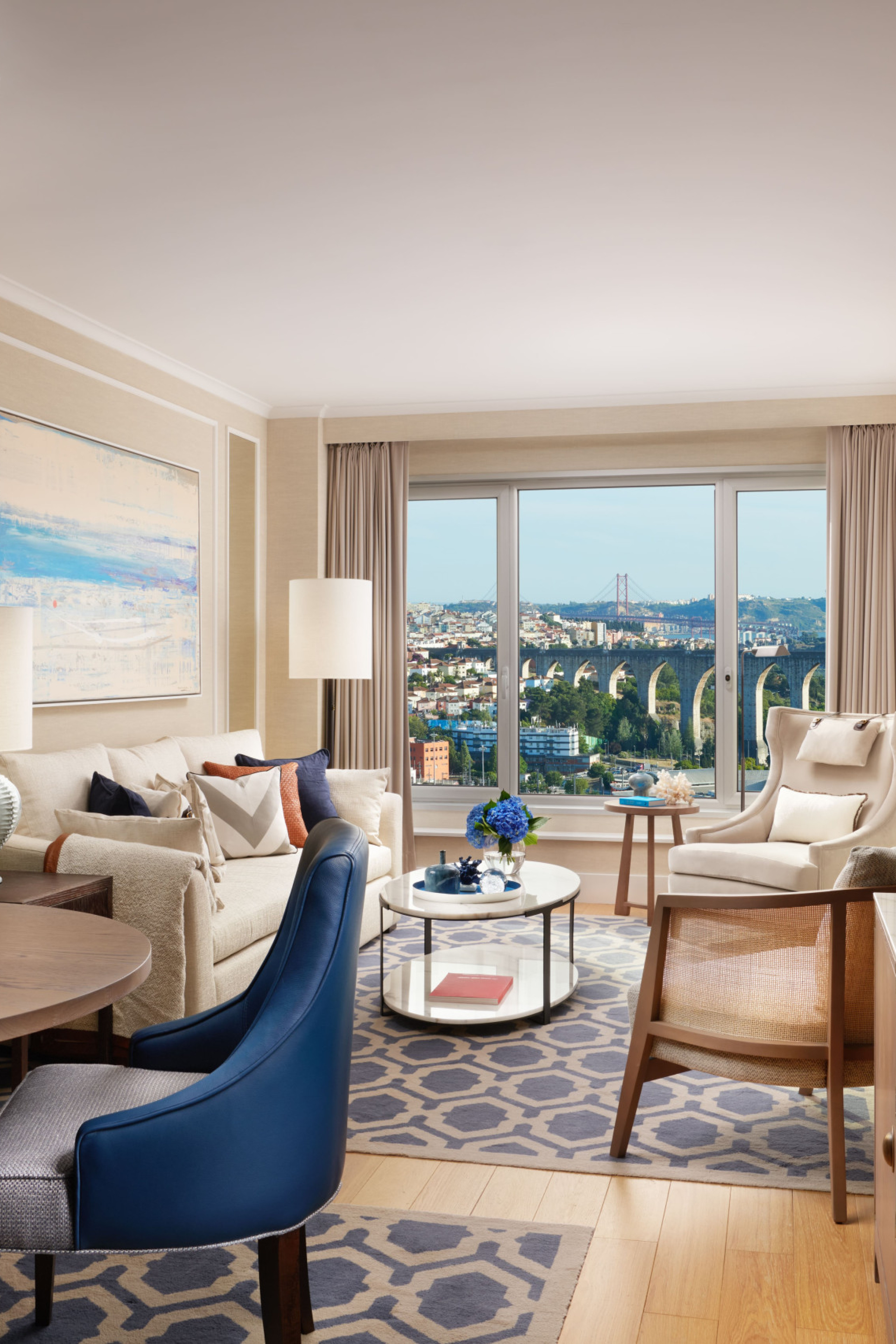 corinthia-lisbon_maritime_suite_livingroom-(1).jpg