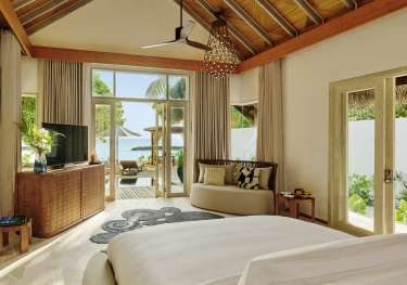 Fairmont maldives_beach sunrise villa.