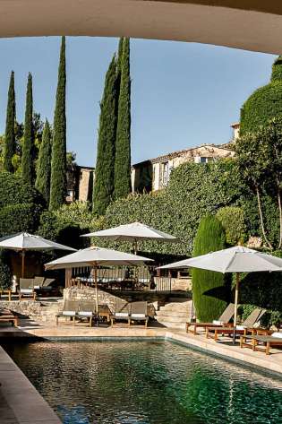 Hotel crillon le brave piscine.