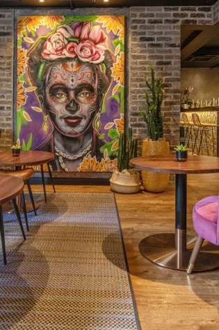 Lounge frida scaled.