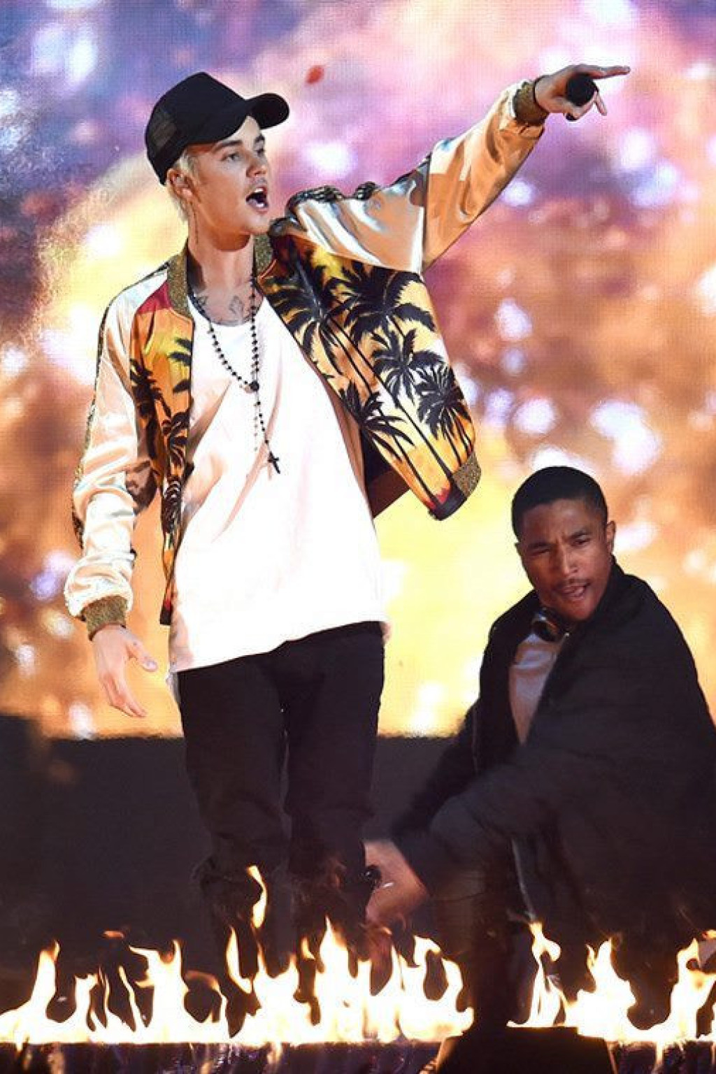 rs_1024x759-160224125011-1024.justin-bieber-brit-awards-performing.1.ms_.022416.jpg