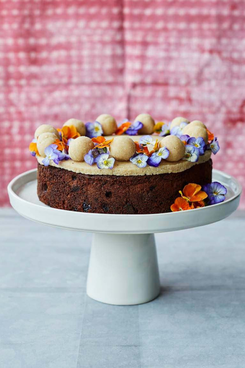 simnel-cake-photography-credit-laura-edwards.jpg