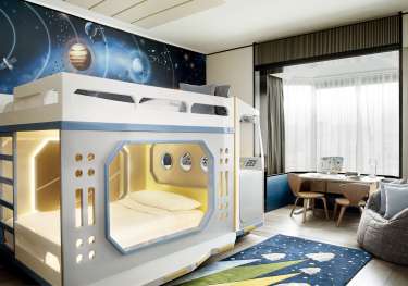 Themed family suite space room.