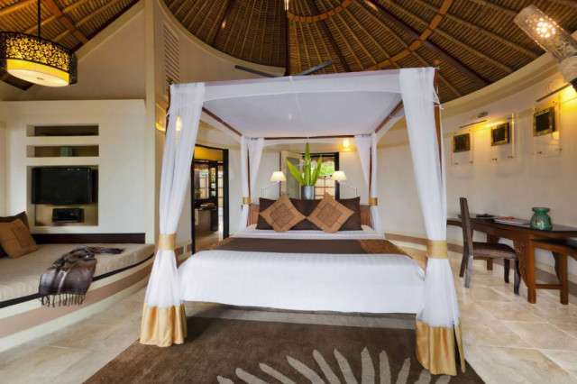 Beachfront Pool Villa Bathroom