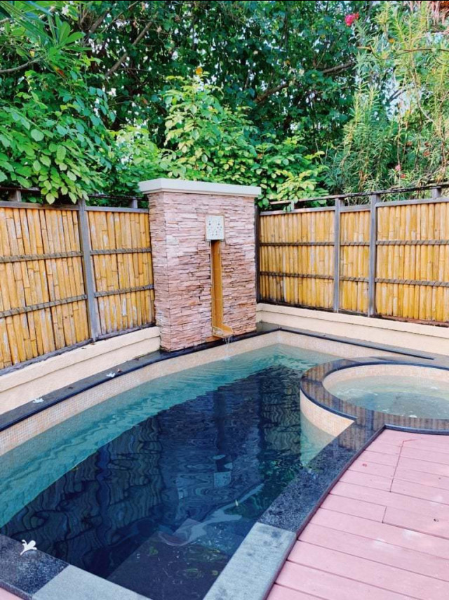 The pool and whirlpool within our villa