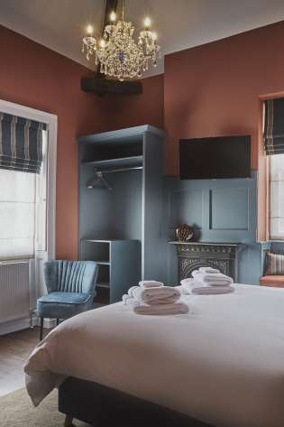 A fully refurbished edgar house in the heart of chester bedroom.