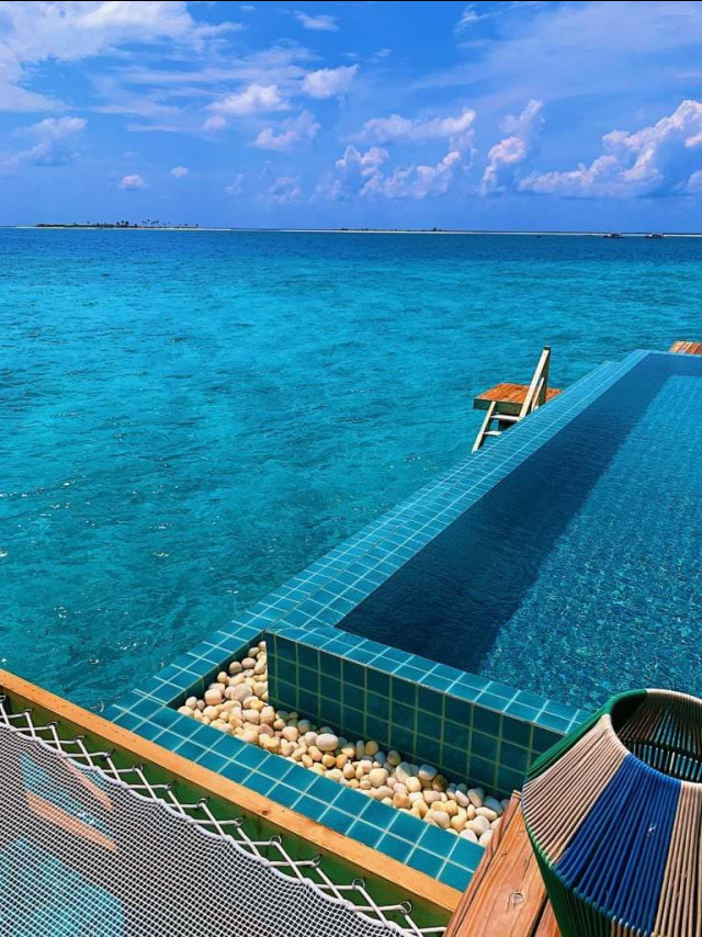 The infinity pool at Finolhu's Rockstar Villa