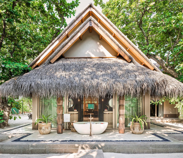 Luxury Beach Villa with Pool Bath