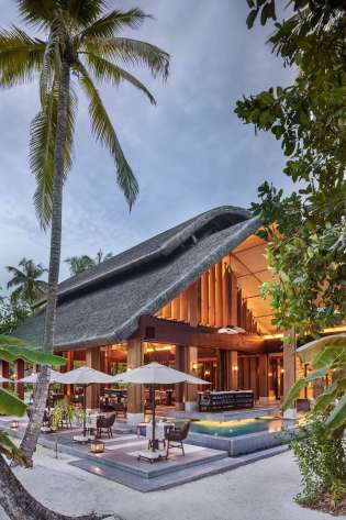 Vandhoo   where breakfast is served daily.