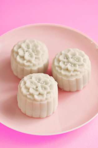 Yauatcha snowskin mooncake 682x1024 1657816424.