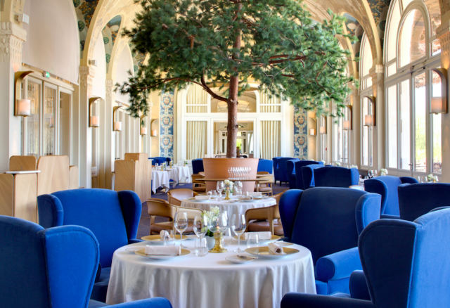 Les Fresques, Hotel Royal