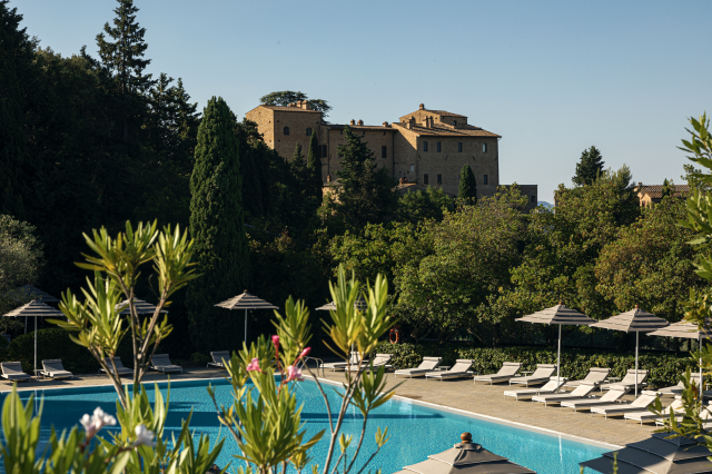 The swimming pool and Gilgo Blu